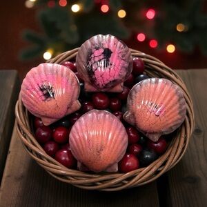 Hand Crafted “Cranberry Pepper Bliss” Scented Seashell Shaped Aloe Soap Bar